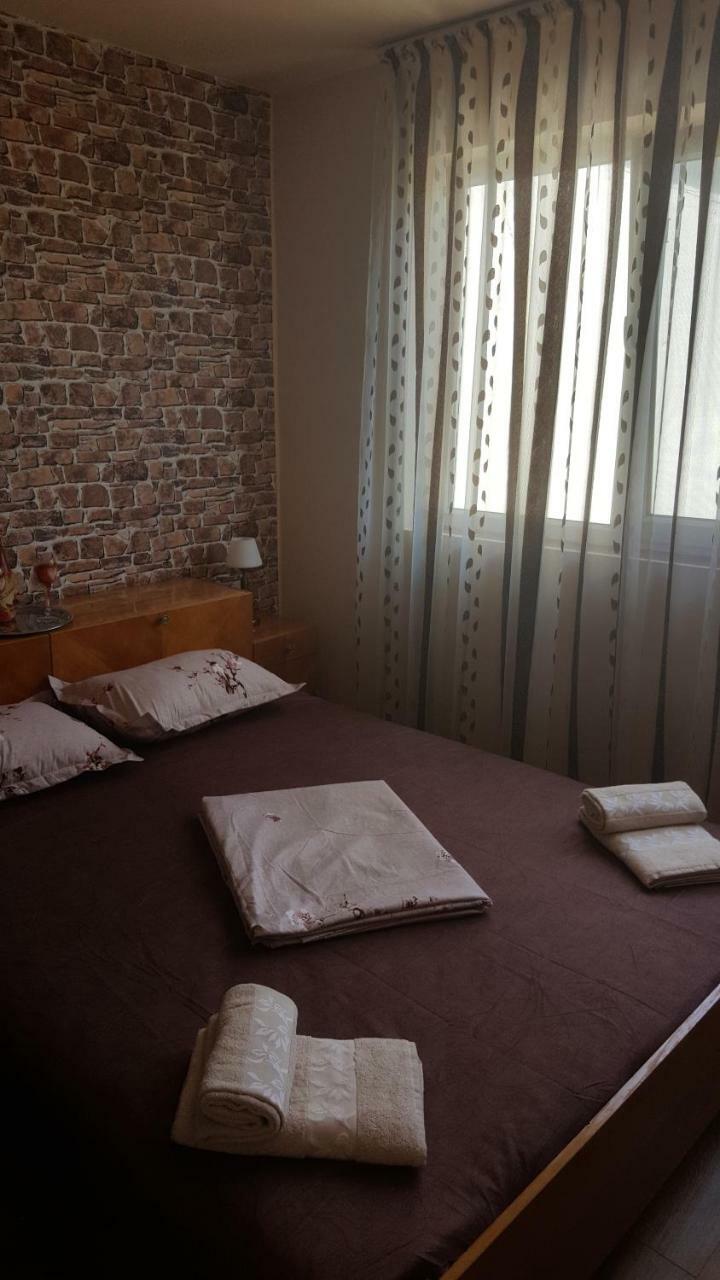 Apartament Victory Apartment โอร์โชวา ภายนอก รูปภาพ