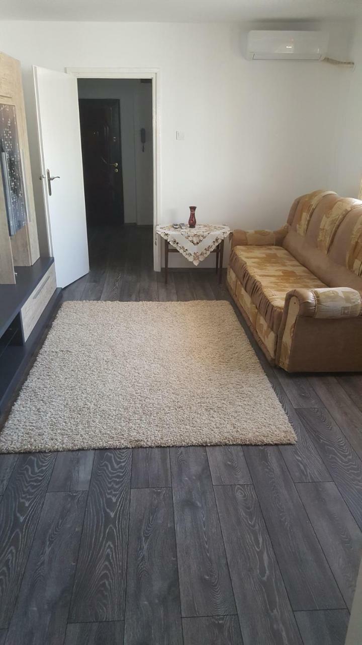 Apartament Victory Apartment โอร์โชวา ภายนอก รูปภาพ