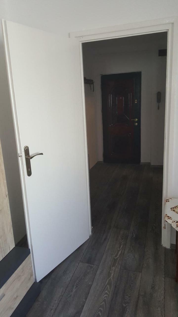 Apartament Victory Apartment โอร์โชวา ภายนอก รูปภาพ